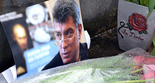 Photo of Boris Nemtsov and flowers. Photo by Svetlana Kravchenko for the ‘Caucasian Knot’. 