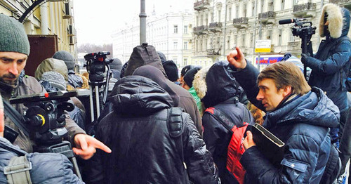 Media representatives at the entrance to the Basmanny Court of Moscow. March 8, 2015. Photo by the "Caucasian Knot" correspondent 