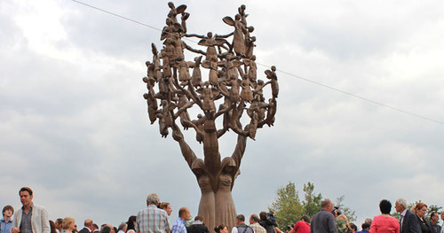 Tree of grief at the memorial park in the City of Angels, Beslan. Photo by Emma Marzoeva for the ‘Caucasian Knot’. Tree of grief at the memorial park in the City of Angels, Beslan. Photo by Emma Marzoeva for the ‘Caucasian Knot’.