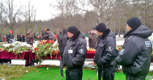 Cemetery security at the funeral of Boris Nemtsov. Moscow, March 3, 2015. Photo by Vyacheslav Feraposhkin for the ‘Caucasian Knot’. Cemetery security at the funeral of Boris Nemtsov. Moscow, March 3, 2015. Photo by Vyacheslav Feraposhkin for the ‘Caucasian Knot’.