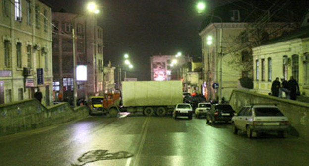 Dagestan, Makhachkala. Dahadayev street blocked by law enforcement officers. January 13, 2010. Photo by Ruslan Alibekov/NewsTeam Dagestan, Makhachkala. Dahadayev street blocked by law enforcement officers. January 13, 2010. Photo by Ruslan Alibekov/NewsTeam