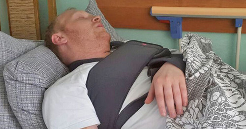 Vyacheslav Starodubets in the hospital. Derbent, April 9, 2015. Photo by Patimat Makhmudova for the "Caucasian Knot" Vyacheslav Starodubets in the hospital. Derbent, April 9, 2015. Photo by Patimat Makhmudova for the "Caucasian Knot"