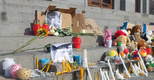 Candles, toys and flowers in memory of the six-month-old Sergey Avetisyan, January 20, 2015. Photo: https://ru.wikipedia.org/wiki/%D0%9C%D0%B0%D1%81%D1%81%D0%BE%D0%B2%D0%BE%D0%B5_%D1%83%D0%B1%D0%B8%D0%B9%D1%81%D1%82%D0%B2%D0%BE_%D0%B2_%D0%93%D1%8E%D0%BC%D1%80%D0%B8 Candles, toys and flowers in memory of the six-month-old Sergey Avetisyan, January 20, 2015. Photo: https://ru.wikipedia.org/wiki/%D0%9C%D0%B0%D1%81%D1%81%D0%BE%D0%B2%D0%BE%D0%B5_%D1%83%D0%B1%D0%B8%D0%B9%D1%81%D1%82%D0%B2%D0%BE_%D0%B2_%D0%93%D1%8E%D0%BC%D1%80%D0%B8