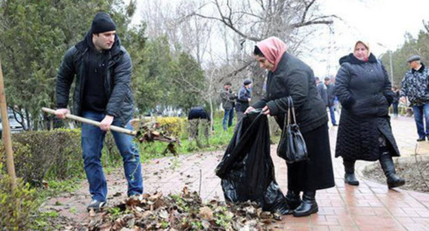 Mass voluntary works in Makhachkala. March 28, 2015. Photo by the administration of the city of Makhachkala Mass voluntary works in Makhachkala. March 28, 2015. Photo by the administration of the city of Makhachkala
