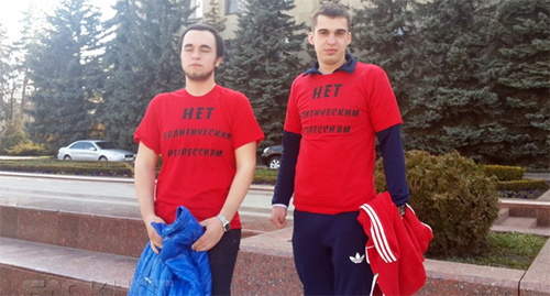 Activists of the "Communists of Russia" Party at the rally in support of Mikhail Abramyan. Photo: http://bloknot-stavropol.ru/news/kommunistov-stavropolya-zaderzhali-za-aktsiyu-prot-591849