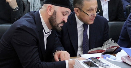 Advocate Said-Magomed Chapanov (to the left). Photo by Magomed Tuaev for the "Caucasian Knot"