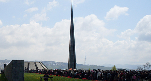 A traditional march to the memorial complex of the Armenian Genocide in Yerevan on April 24 (2009). Photo: 6AND5, https://ru.wikipedia.org/wiki/%C3%E5%ED%EE%F6%E8%E4_%E0%F0%EC%FF%ED#/media/File:Tsitsernakaberd24.04.2009.JPG A traditional march to the memorial complex of the Armenian Genocide in Yerevan on April 24 (2009). Photo: 6AND5, https://ru.wikipedia.org/wiki/%C3%E5%ED%EE%F6%E8%E4_%E0%F0%EC%FF%ED#/media/File:Tsitsernakaberd24.04.2009.JPG