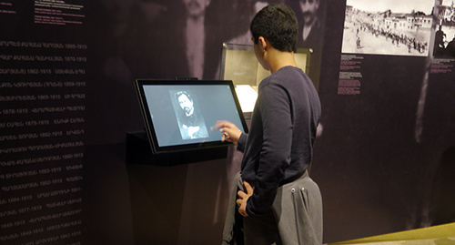 Visitor of the museum in the territory of the Tsitsernakaberd Memorial Complex. Photo by Inessa Sargsyan for the ‘Caucasian Knot’. 