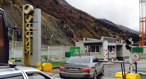Checkpoint at Georgia-Russia border. Photo by Akhmed Aldebirov for the ‘Caucasian Knot’. 