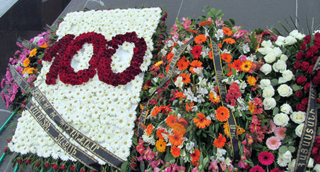 Flowers at the memorial dedicated to the victims of Armenian Genocide in the Ottoman Empire in 1915-1923. Photo by Tigran Petrosyan for the "Caucasian Knot"