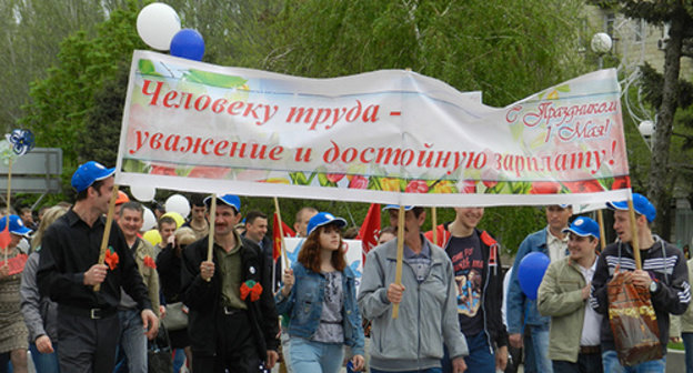 Banner at the May Day rally in Volgograd, May 1, 2015. Photo by Tatiana Filimonova for the ‘Caucasian Knot’.  