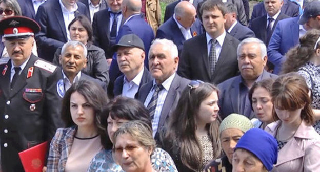 The participants of the rally-concert dedicated to the 58th anniversary of the return of the Karachay people from exile. Cherkessk, May 3, 2015. Photo http://www.riakchr.ru/v-karachaevske-proshel-torzhestvennyj-miting-posvyashchennyj-dnyu-vozrozhdeniya-karachaevskogo-naroda/