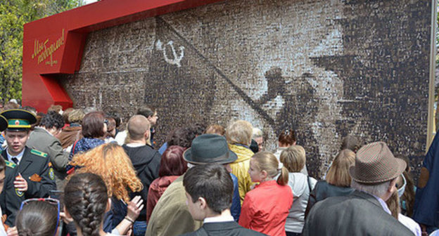The opening ceremony of the memorial mural entitled "We Have Won!". Stavropol, May 2, 2015. Photo: the press service of the administration of Stavropol