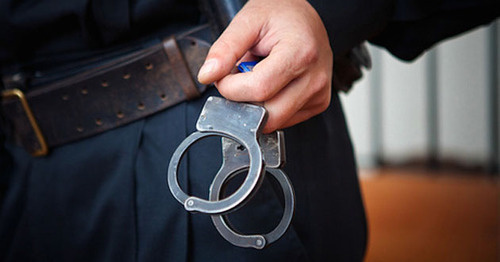 Handcuffs. Photo: Fedyor Obmaykin / Yugopolis Handcuffs. Photo: Fedyor Obmaykin / Yugopolis