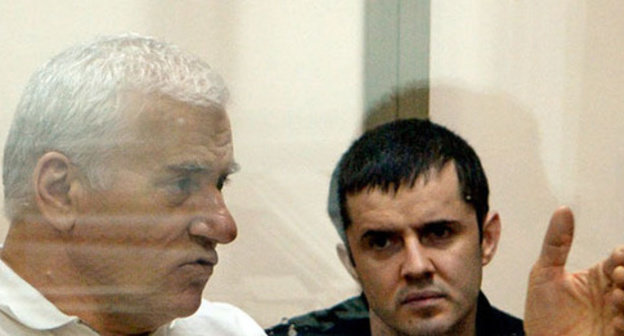 Said Amirov (left) and Yusup Djaparov during court session. Photo by Oleg Pchelov for the ‘Caucasian Knot’. 