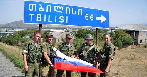 Russian soldiers at the road sign to Tbilisi. Photo: http://www.memo.ru/d/235051.html Russian soldiers at the road sign to Tbilisi. Photo: http://www.memo.ru/d/235051.html