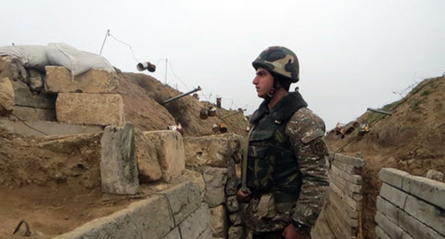 The soldier of the Karabakh army on sentry duty. Photo by Alvard Grigoryan for the "Caucasian Knot"
