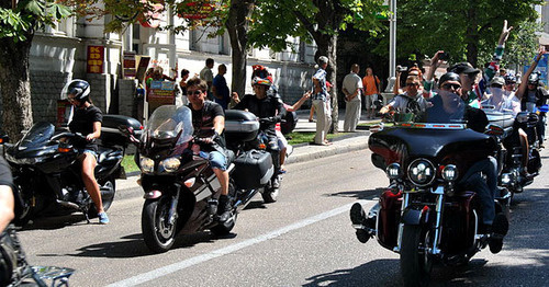 Bikers. Photo: Koneco https://ru.wikipedia.org