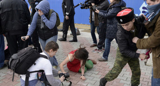 A brawl between Cossaks and Pussy Riot band. Photo by Mikhail Mordasov, Yugopolis. A brawl between Cossaks and Pussy Riot band. Photo by Mikhail Mordasov, Yugopolis.