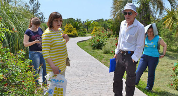Board of Trustees members carrieы out inspection at the Sochi arboretum "Southern Plants", Sochi, May 2015. Photo by Svetlana Kravchenko for the ‘Caucasian Knot’. Board of Trustees members carrieы out inspection at the Sochi arboretum "Southern Plants", Sochi, May 2015. Photo by Svetlana Kravchenko for the ‘Caucasian Knot’.