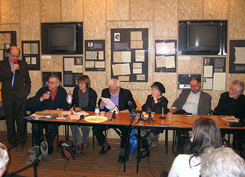 The Andrey Sakharov Award "For the journalism as an action", 2008. Moscow, the Andrey Sakharov Museum and Public center. Panel of judges from left to right: Y.V.Samodurov, B.V.Dubin, Pilar Bonet ("El Pais" correspondent in Russia), A.K.Simonov, E.N.Goryukhina, A.B.Pankin ("Strategy and practice of publishing" cheif editor), Peter Vins - the award founder. Photo by "Caucasian Knot". The Andrey Sakharov Award "For the journalism as an action", 2008. Moscow, the Andrey Sakharov Museum and Public center. Panel of judges from left to right: Y.V.Samodurov, B.V.Dubin, Pilar Bonet ("El Pais" correspondent in Russia), A.K.Simonov, E.N.Goryukhina, A.B.Pankin ("Strategy and practice of publishing" cheif editor), Peter Vins - the award founder. Photo by "Caucasian Knot".