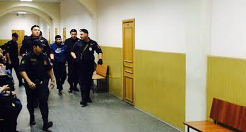 Dadaev is lead to the courtroom, May 13, 2015. Photo by Yuliya Buslavskaya for the "Caucasian Knot"