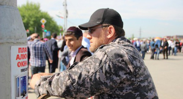 A law enforcer. Photo by Magomed Magomedov for the "Caucasian Knot" A law enforcer. Photo by Magomed Magomedov for the "Caucasian Knot"