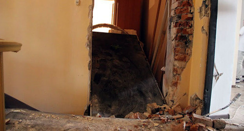 Broken door in the office of Joint Mobile Group Broken door in the office of Joint Mobile Group