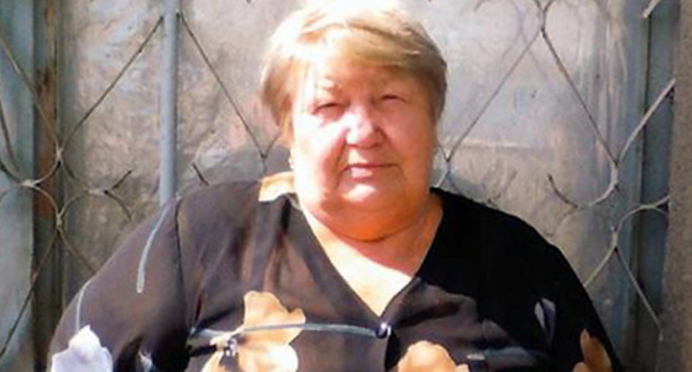 Lyudmila Bogatenkova near the building of the City Court of Budyonnovsk. May 19, 2015. Photo by Anna Mikhaylova