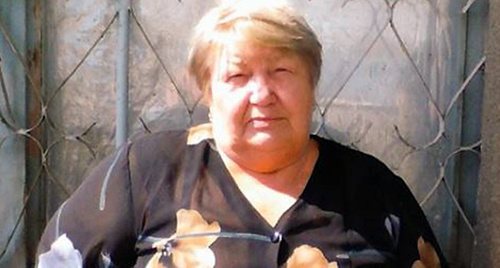 Lyudmila Bogatenkova near the building of the City Court of Budyonnovsk. May 19, 2015. Photo by Anna Mikhaylova Lyudmila Bogatenkova near the building of the City Court of Budyonnovsk. May 19, 2015. Photo by Anna Mikhaylova