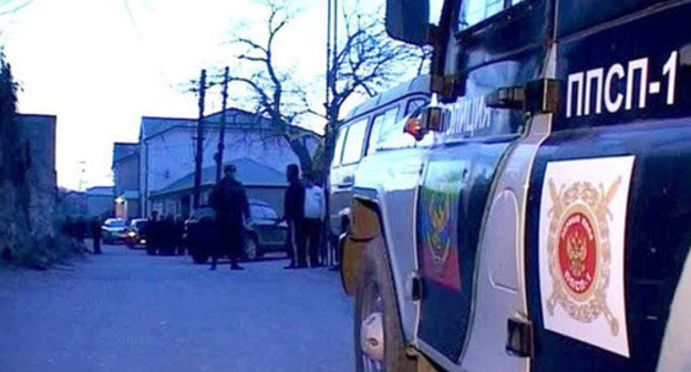 A Dagestani police car. Photo: http://aksakal.tv/usssr/skavkaz/9191-siloviki-rossii-blokirovali-zhiloy-dom-v-mahachkale-gde-vveden-rezhim-kto.html