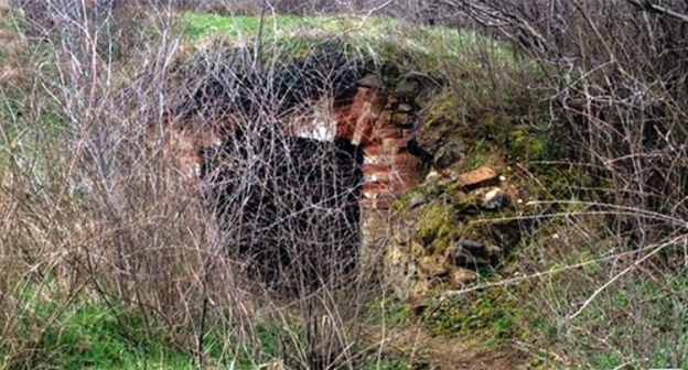 A hideout with weapons found in the outskirts of one of the settlements in Buynaksk District. Photo: http://nac.gov.ru/nakmessage/2015/03/19/v-buinakskom-raione-dagestana-unichtozhen-tainik-s-oruzhiem-i-boepripasami.html