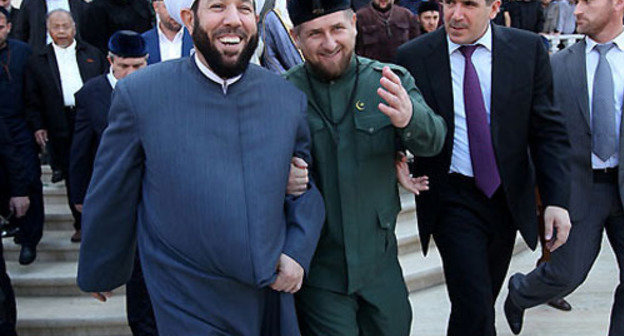 Ramzan Kadyrov ( In the centre ). Photo by www.chechnyafree.ru Ramzan Kadyrov ( In the centre ). Photo by www.chechnyafree.ru