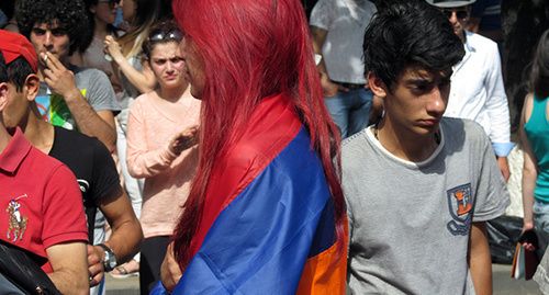 Girl with Armenian flag on her shoulders, protest action against hike in electricity prices, Yerevan, June 24, 2015. Photo by Tigran Petrosyan for the ‘Caucasian Knot’. 