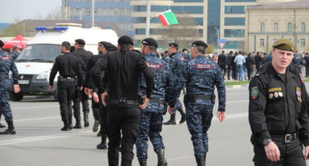 The law enforcers. Grozny. Photo by Magomed Magomedov for the "Caucasian Knot"