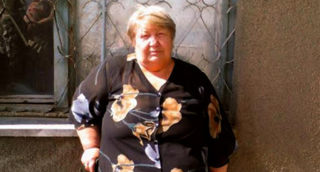 Lyudmila Bogatenkova near the building of the city court of Budyonnovsk on May 19, 2015. Photo: Anna Mikhaylova