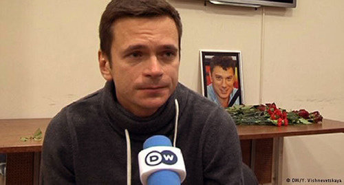 Ilya Yashin. Photo: http://www.dw.com/ru/илья-яшин-убийство-немцова-черная-метка-российскому-обществу/a-18286350