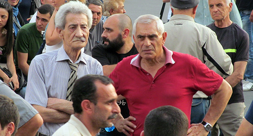 Protesters in Yerevan, July 6, 2015. Photo by Armine Martirosyan for the ‘Caucasian Knot’. 