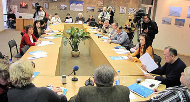 Press-conference in Donskaya state public library of Rostov-on-Don, February 18, 2010. Photo by the "Caucasian Knot" Press-conference in Donskaya state public library of Rostov-on-Don, February 18, 2010. Photo by the "Caucasian Knot"