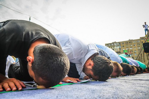 Believers at the prayer. Photo by Aziz Karimov for the "Caucasian Knot"