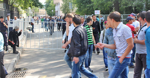 Believers in the streets of Moscow celebratiтп Eid al-Fitr. July 17, 2015. Photo by Murad Shikhakhmedov for the "Caucasian Knot"