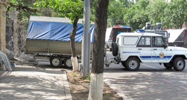 The police cars in the streets of Yerevan during the protest action against the increase of electricity tariff. July 2015. Photo by Tigran Petrosyan for the "Caucasian Knot" The police cars in the streets of Yerevan during the protest action against the increase of electricity tariff. July 2015. Photo by Tigran Petrosyan for the "Caucasian Knot"