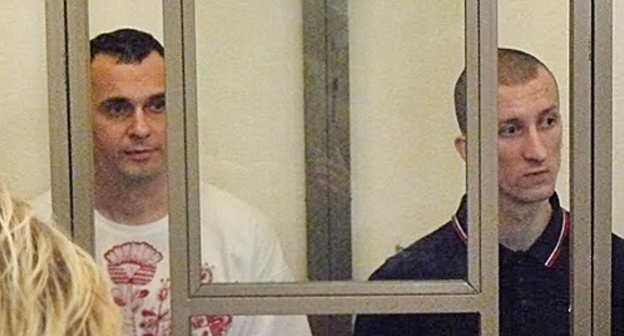 Oleg Sentsov (to the left) and Alexander Kolchenko (to the right) in the courtroom. Photo by Konstantin Volgin for the "Caucasian Knot"