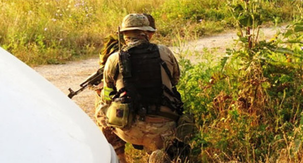 Law enforcer takes part in special operation. Photo: http://nac.gov.ru/nakmessage/2015/08/04/v-ingushetii-neitralizovana-gruppa-iz-vosmi-boevikov-igil.html Law enforcer takes part in special operation. Photo: http://nac.gov.ru/nakmessage/2015/08/04/v-ingushetii-neitralizovana-gruppa-iz-vosmi-boevikov-igil.html