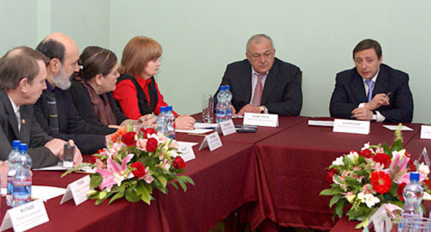 President's Plenipotentiary meets creative intellectuals of North Ossetia. From right to left: Alexander Khloponin and leader of North Ossetia Taimuraz Mamsurov. Photo by the "Caucasian Knot" President's Plenipotentiary meets creative intellectuals of North Ossetia. From right to left: Alexander Khloponin and leader of North Ossetia Taimuraz Mamsurov. Photo by the "Caucasian Knot"