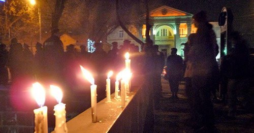 Candles lit up in memory of the Avetisyan family assassinated in Gyumri, Yerevan, January 14, 2015. Photo by Armine Martirosyan for the ‘Caucasian Knot’ 