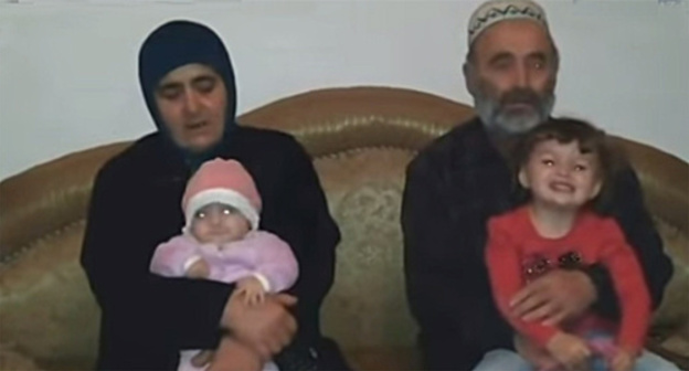 Parents of Askhab Murtazaliev. Screenshot from the video posted by the ‘Caucasian Knot’, https://www.youtube.com/watch?t=23&amp;v=j-4trRN0kdo 