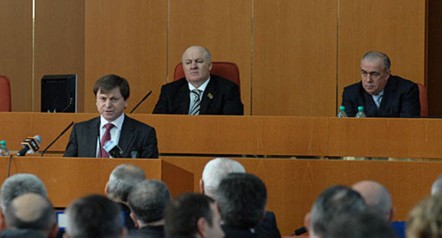 New Prime Minister of Dagestan Magomed Abdulaev (at the mike) presenting his programme. Makhachkala, February 25, 2010. Photo by Magomed Khazamov New Prime Minister of Dagestan Magomed Abdulaev (at the mike) presenting his programme. Makhachkala, February 25, 2010. Photo by Magomed Khazamov