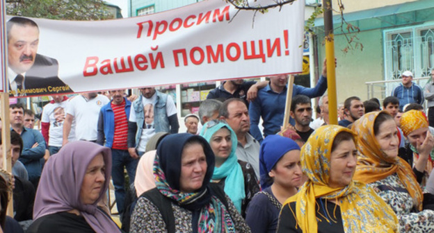 Residents of Buynaksk on a rally. Photo by Patimat Makhmudova for the "Caucasian Knot"