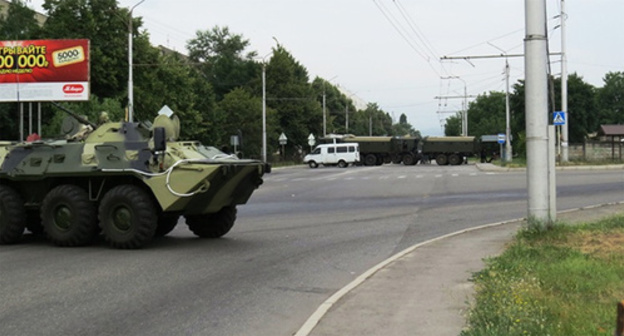 Law enforcers' special equipment in the city street during CTO. Photo: http://nac.gov.ru/nakmessage/2015/08/04/v-kabardino-balkarii-neitralizovana-gruppa-iz-shesti-boevikov.html